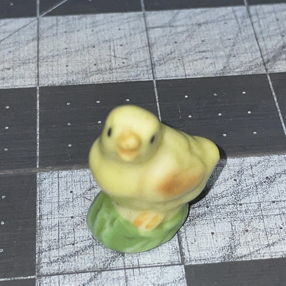 Porcelain Baby Duck‎ Chicken Yellow Grass Figurine China